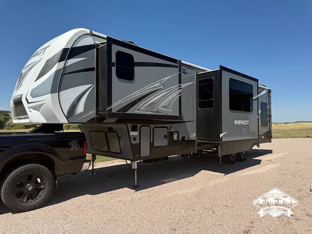 Call now about this 2017 Keystone Impact 351! 2017 Keystone Impact 351 - Used Toy Hauler For Sale by Pop RVs in Castle Rock, Colorado features Slideout, Generator, Air Conditioning, Leveling Jacks, Awning