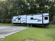 Call now about this 2022 Grand Design Reflection 315RLTS! 2022 Grand Design Reflection 315RLTS - Used Travel Trailer For Sale by Pop RVs in Gonzales, Louisiana features Air Conditioning, Slideout, Leveling Jacks, Awning
