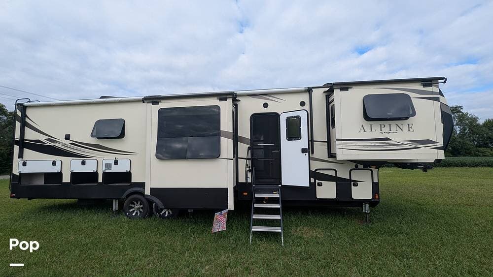 Call now about this 2020 Keystone Alpine 3700FL! 2020 Keystone Alpine 3700FL - Used Fifth Wheel For Sale by Pop RVs in Mooresville, Indiana features Awning, Air Conditioning, Leveling Jacks, Slideout, Generator