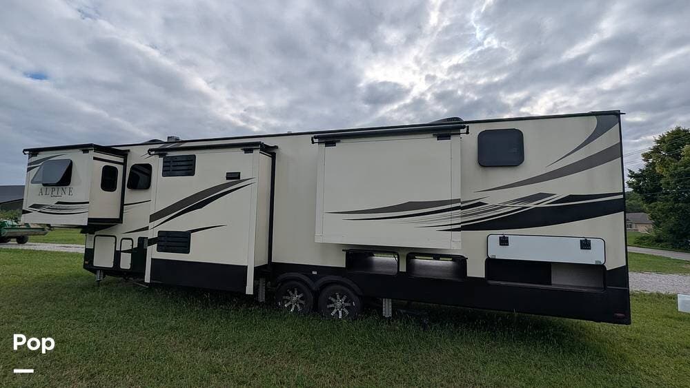 Contact us now about this 2020 Keystone Alpine 3700FL! 2020 Alpine 3700FL by Keystone from Pop RVs in Mooresville, Indiana