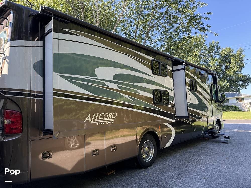 Call now about this 2015 Tiffin Allegro 35 QBA! 2015 Tiffin Allegro 35 QBA - Used Class A For Sale by Pop RVs in Chester, Maryland features Air Conditioning, Leveling Jacks, Generator, Awning, Slideout