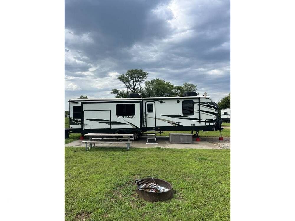 Call now about this 2021 Keystone Outback 330RL! 2021 Keystone Outback 330RL - Used Travel Trailer For Sale by Pop RVs in Salina, Kansas features Air Conditioning, Leveling Jacks, Slideout, Awning