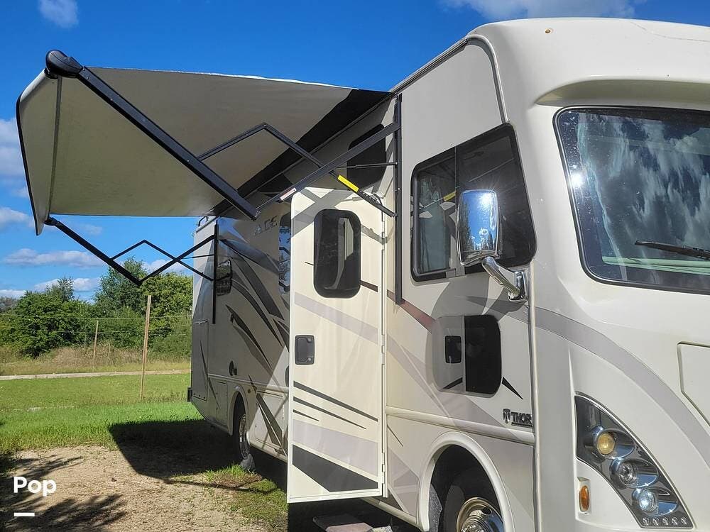 Call now about this 2018 Thor Motor Coach A.C.E. 29.4! 2018 Thor Motor Coach A.C.E. 29.4 - Used Class A For Sale by Pop RVs in Lake Mills, Wisconsin features Slideout, Leveling Jacks, Awning, Generator, Air Conditioning