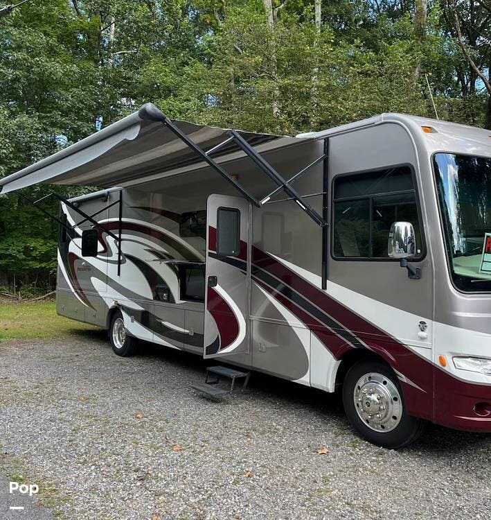 Call now about this 2015 Coachmen Encounter 37LS! 2015 Coachmen Encounter 37LS - Used Class A For Sale by Pop RVs in Stewartsville, New Jersey features Awning, Slideout, Air Conditioning, Generator