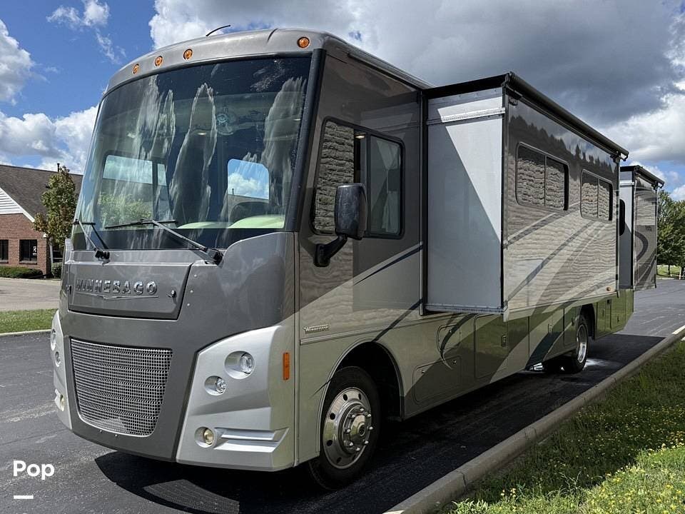 Call now about this 2015 Winnebago Vista 35B! 2015 Winnebago Vista 35B - Used Class A For Sale by Pop RVs in Powell, Ohio features Slideout, Air Conditioning, Generator, Awning, Leveling Jacks