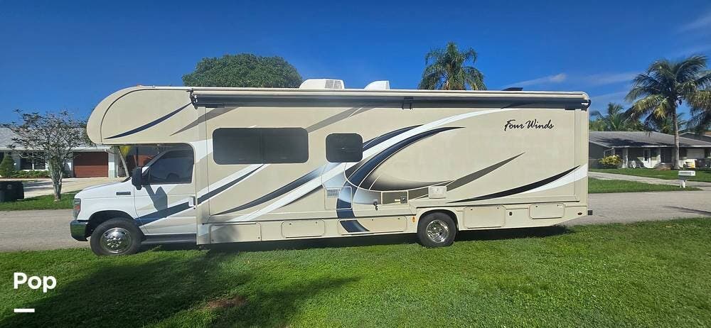 Call now about this 2017 Thor Motor Coach Four Winds 31W! 2017 Thor Motor Coach Four Winds 31W - Used Class C For Sale by Pop RVs in Lake Worth, Florida features Awning, Leveling Jacks, Slideout, Generator, Air Conditioning