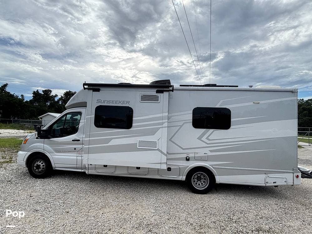 Call now about this 2022 Forest River Sunseeker TS 2370! 2022 Forest River Sunseeker TS 2370 - Used Class C For Sale by Pop RVs in Leesburg, Florida features Generator, Slideout, Awning