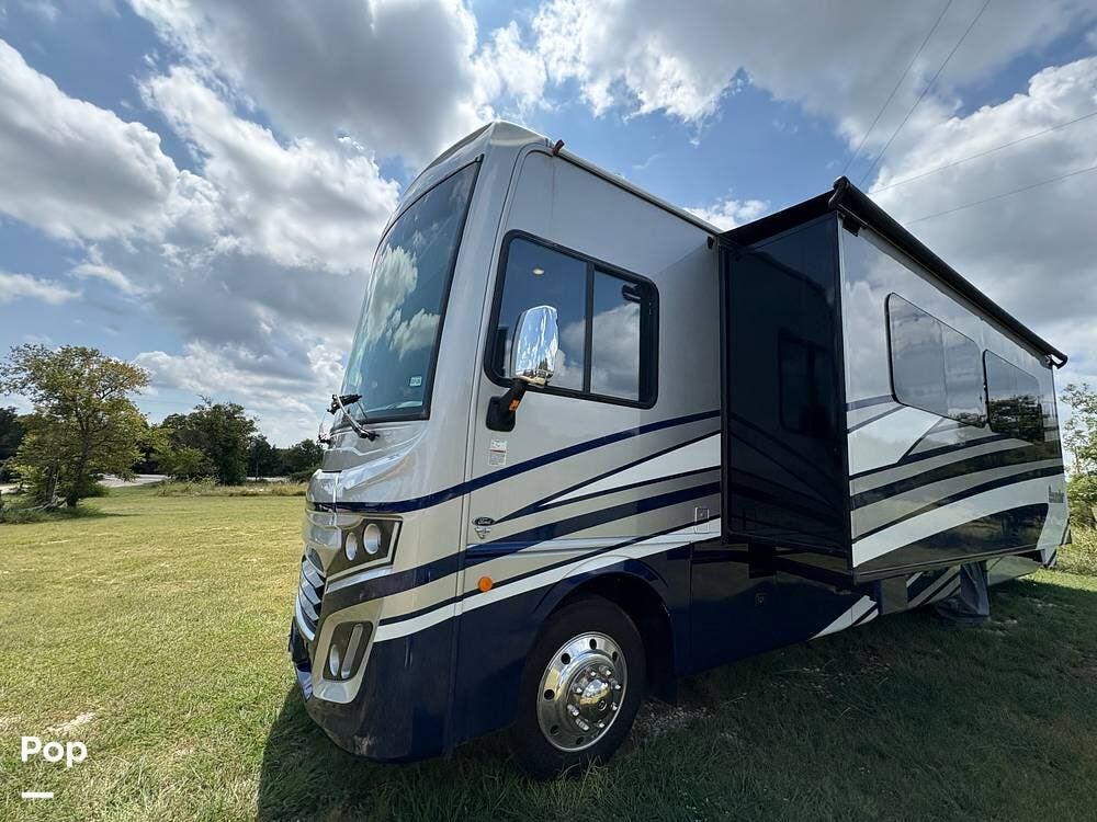 Call now about this 2024 Fleetwood Bounder 35K! 2024 Fleetwood Bounder 35K - Used Class A For Sale by Pop RVs in Liberty Hill, Texas features Air Conditioning, Leveling Jacks, Generator, Awning, Slideout