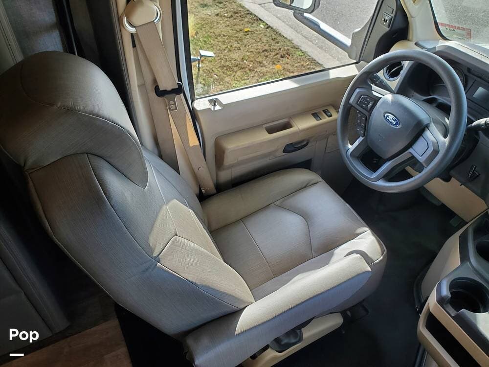 Call now about this 2022 Jayco Redhawk 31F! 2022 Jayco Redhawk 31F - Used Class C For Sale by Pop RVs in La Vergne, Tennessee features Air Conditioning, Slideout, Awning, Leveling Jacks, Generator