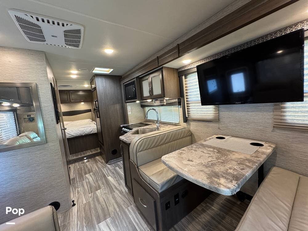 Call now about this 2021 Thor Motor Coach Four Winds 28Z! 2021 Thor Motor Coach Four Winds 28Z - Used Class C For Sale by Pop RVs in Rowland Heights, California features Generator, Slideout, Air Conditioning, Awning