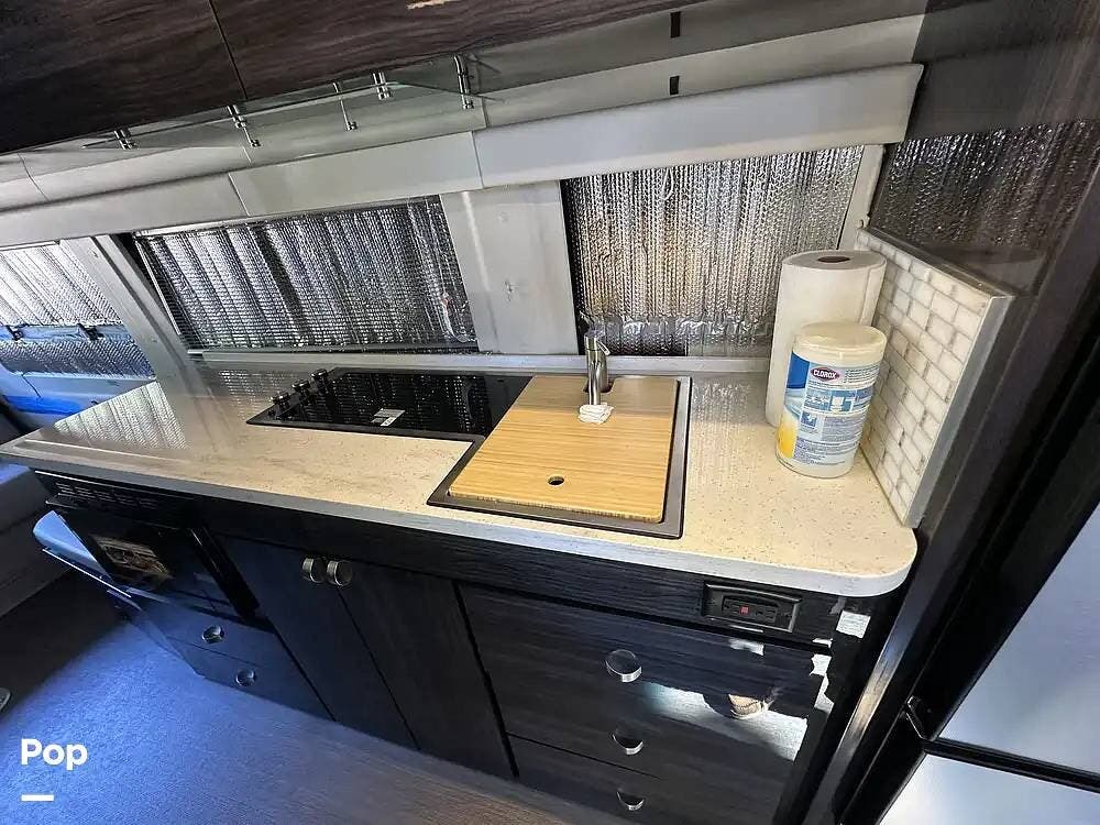 Call now about this 2022 Winnebago Era 70B! 2022 Winnebago Era 70B - Used Class B For Sale by Pop RVs in Ransom Canyon, Texas features Generator, Awning, Air Conditioning