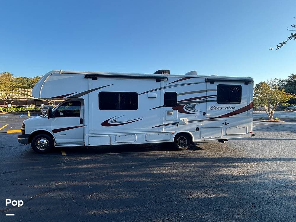 Call now about this 2016 Forest River Sunseeker 2860DS! 2016 Forest River Sunseeker 2860DS - Used Class C For Sale by Pop RVs in Summerville, South Carolina features Air Conditioning, Generator, Awning, Slideout
