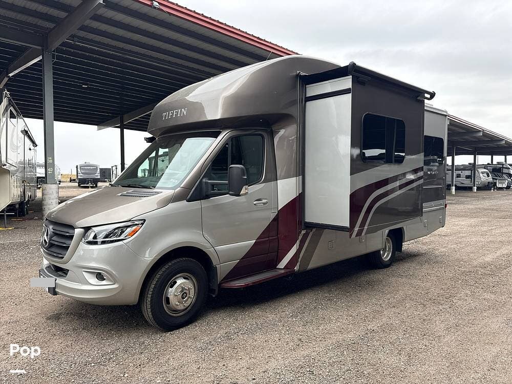 Call now about this 2023 Tiffin Wayfarer 25TW! 2023 Tiffin Wayfarer 25TW - Used Class C For Sale by Pop RVs in Aurora, Colorado features Air Conditioning, Leveling Jacks, Awning, Slideout, Generator
