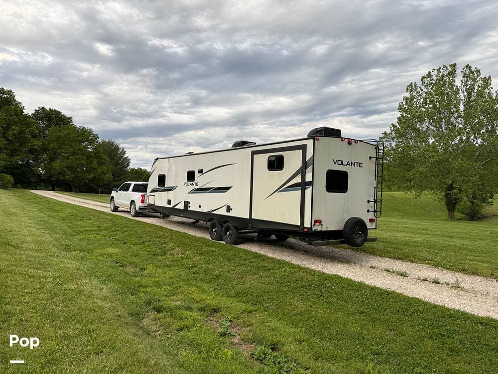 Contact us now about this 2022 CrossRoads Volante 33DB! 2022 Volante 33DB by CrossRoads from Pop RVs in Jefferson City, Missouri