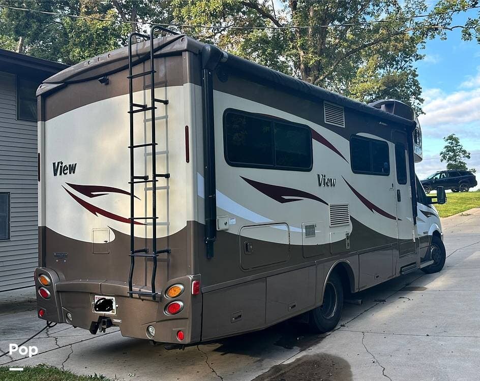 Contact us now about this 2016 Winnebago View 24J! 2016 View 24J by Winnebago from Pop RVs in Kaukauna, Wisconsin