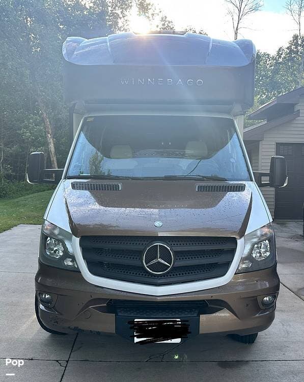 Call now about this 2016 Winnebago View 24J! 2016 Winnebago View 24J - Used Class C For Sale by Pop RVs in Kaukauna, Wisconsin features Awning, Slideout, Air Conditioning, Generator