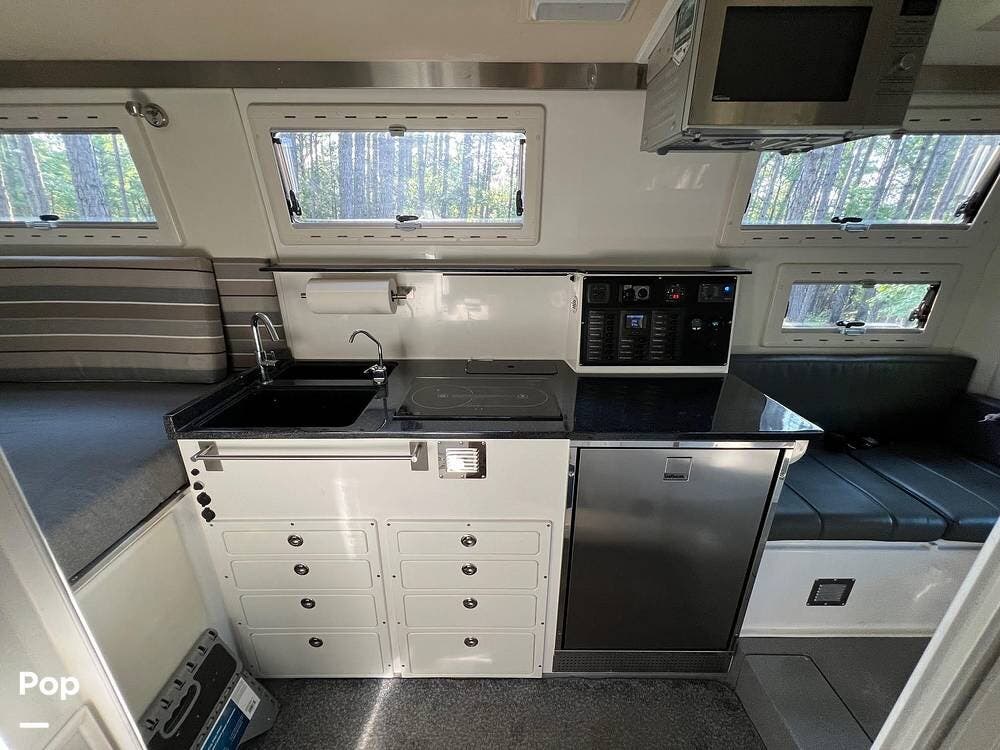 Call now about this 2019 EarthCruiser FX 4x4! 2019 EarthCruiser FX 4x4 - Used Super C For Sale by Pop RVs in Dadeville, Alabama features Air Conditioning, Awning