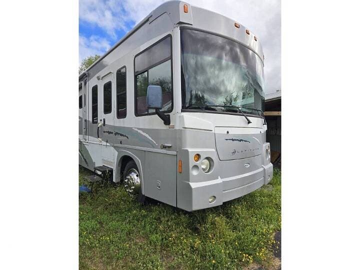 Call now about this 2008 Winnebago Latitude 39W! 2008 Winnebago Latitude 39W - Used Class A For Sale by Pop RVs in Pattersonville, New York features Air Conditioning, Generator, Slideout, Leveling Jacks