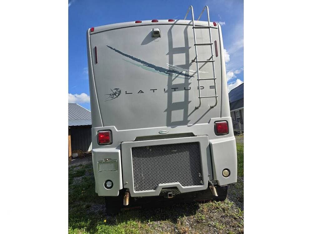 Contact us now about this 2008 Winnebago Latitude 39W! 2008 Latitude 39W by Winnebago from Pop RVs in Pattersonville, New York