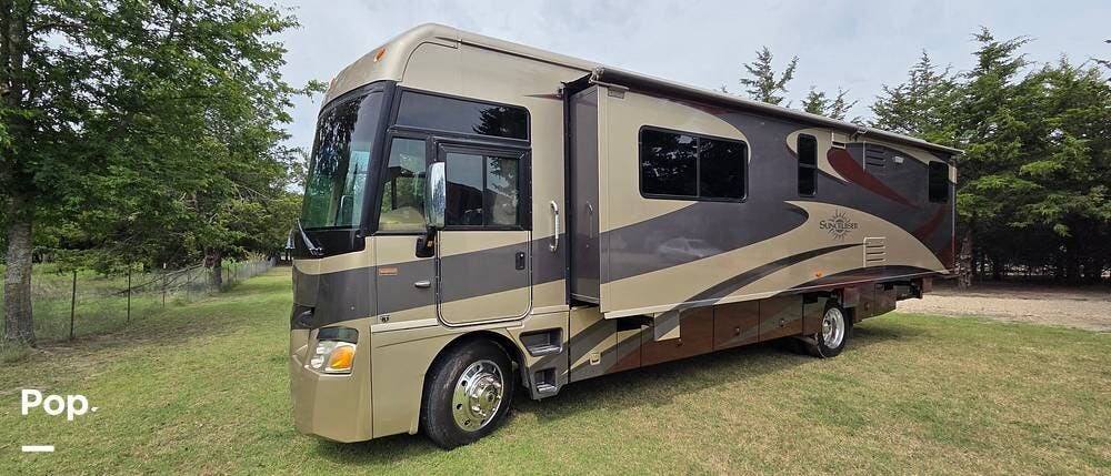 Used 2009 Itasca Suncruiser 32H available in Howe, Texas