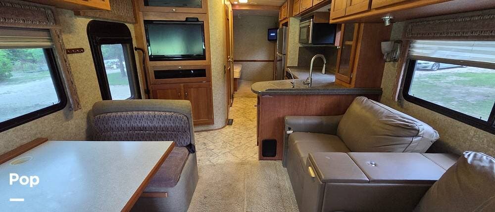 Contact us now about this 2009 Itasca Suncruiser 32H! 2009 Suncruiser 32H by Itasca from Pop RVs in Howe, Texas