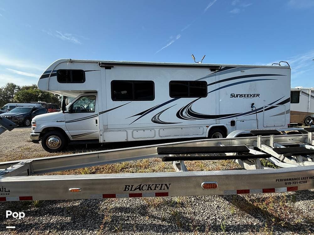 Call now about this 2020 Forest River Sunseeker 3010DS! 2020 Forest River Sunseeker 3010DS - Used Class C For Sale by Pop RVs in Port Saint Lucie, Florida features Generator, Air Conditioning, Awning, Slideout