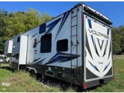 Contact us now about this 2016 Dutchmen Voltage 3605! 2016 Voltage 3605 by Dutchmen from Pop RVs in Glenmoore, Pennsylvania