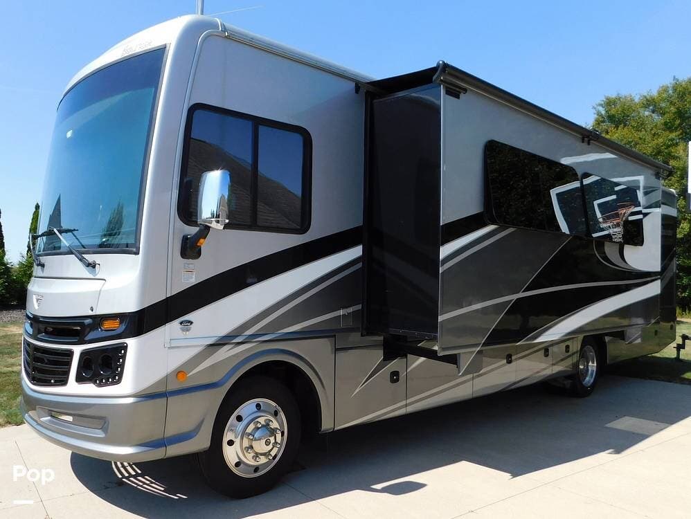 Call now about this 2021 Fleetwood Bounder 35K! 2021 Fleetwood Bounder 35K - Used Class A For Sale by Pop RVs in Wadsworth, Ohio features Air Conditioning, Awning, Generator, Slideout, Leveling Jacks