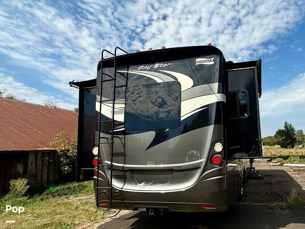 Used 2015 Newmar Bay Star 3124 available in La Center, Washington
