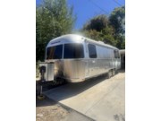 Contact us now about this 2022 Airstream Flying Cloud 27FB TWIN! 2022 Flying Cloud 27FB TWIN by Airstream from Pop RVs in Newhall, California