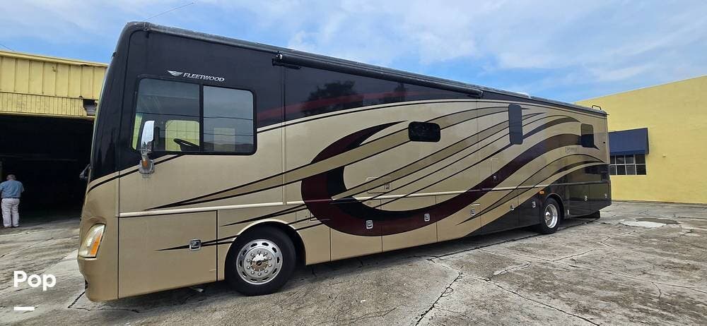 Contact us now about this 2015 Fleetwood Discovery 40G! 2015 Discovery 40G by Fleetwood from Pop RVs in West Palm Beach, Florida