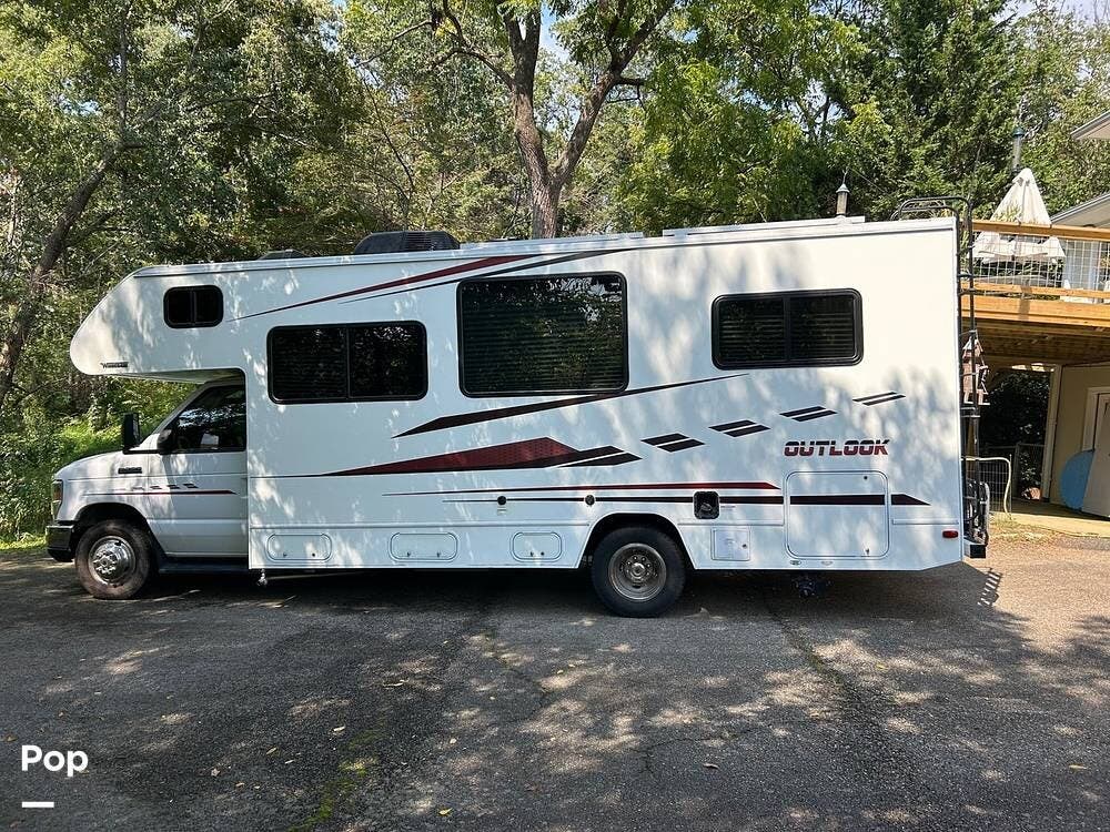 Call now about this 2019 Winnebago Outlook 25J! 2019 Winnebago Outlook 25J - Used Class C For Sale by Pop RVs in Asheville, North Carolina features Awning, Air Conditioning, Generator