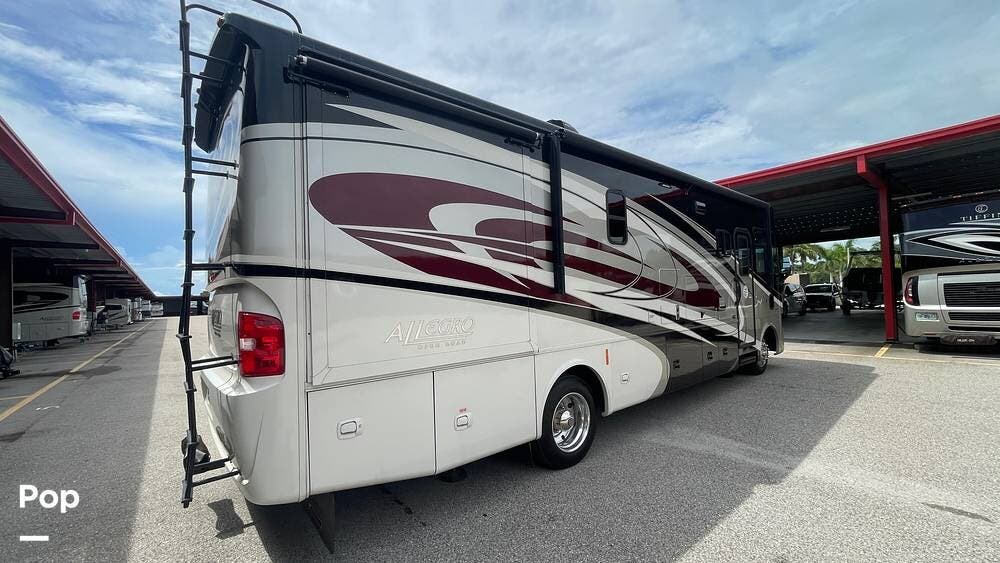 Call now about this 2015 Tiffin Allegro Open Road 31SA! 2015 Tiffin Allegro Open Road 31SA - Used Class A For Sale by Pop RVs in Cape Coral, Florida features Generator, Air Conditioning, Slideout, Awning, Leveling Jacks