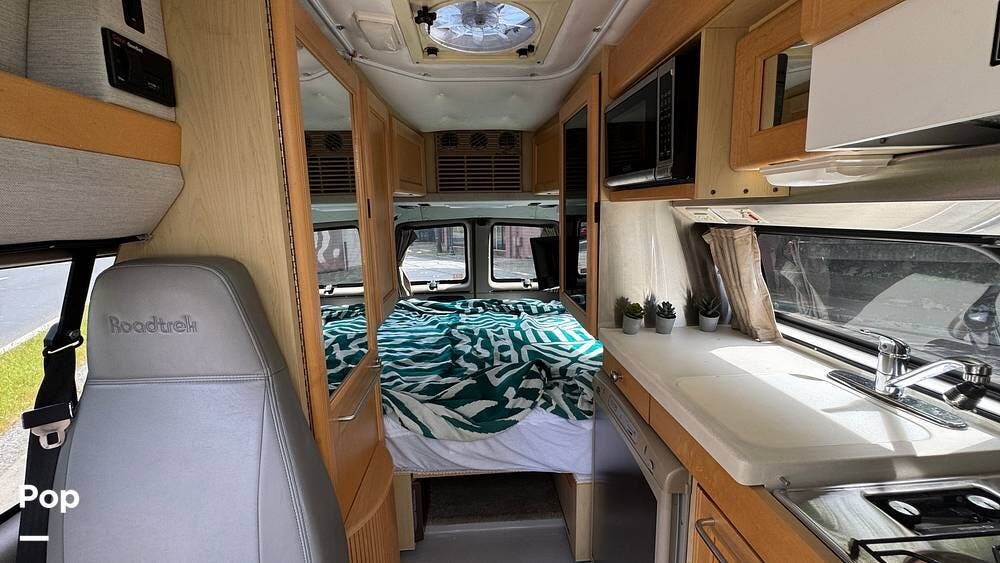 Call now about this 2008 Roadtrek Popular 190! 2008 Roadtrek Popular 190 - Used Class B For Sale by Pop RVs in Novato, California features Air Conditioning, Generator, Awning