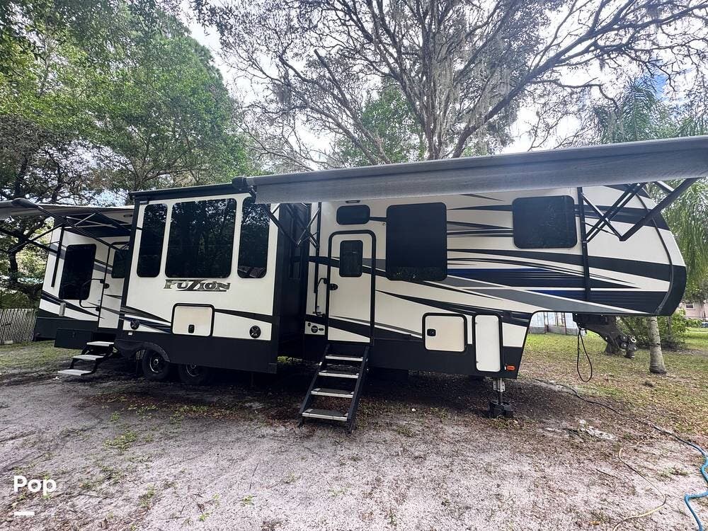 Contact us now about this 2019 Keystone Fuzion 373! 2019 Fuzion 373 by Keystone from Pop RVs in Hudson, Florida