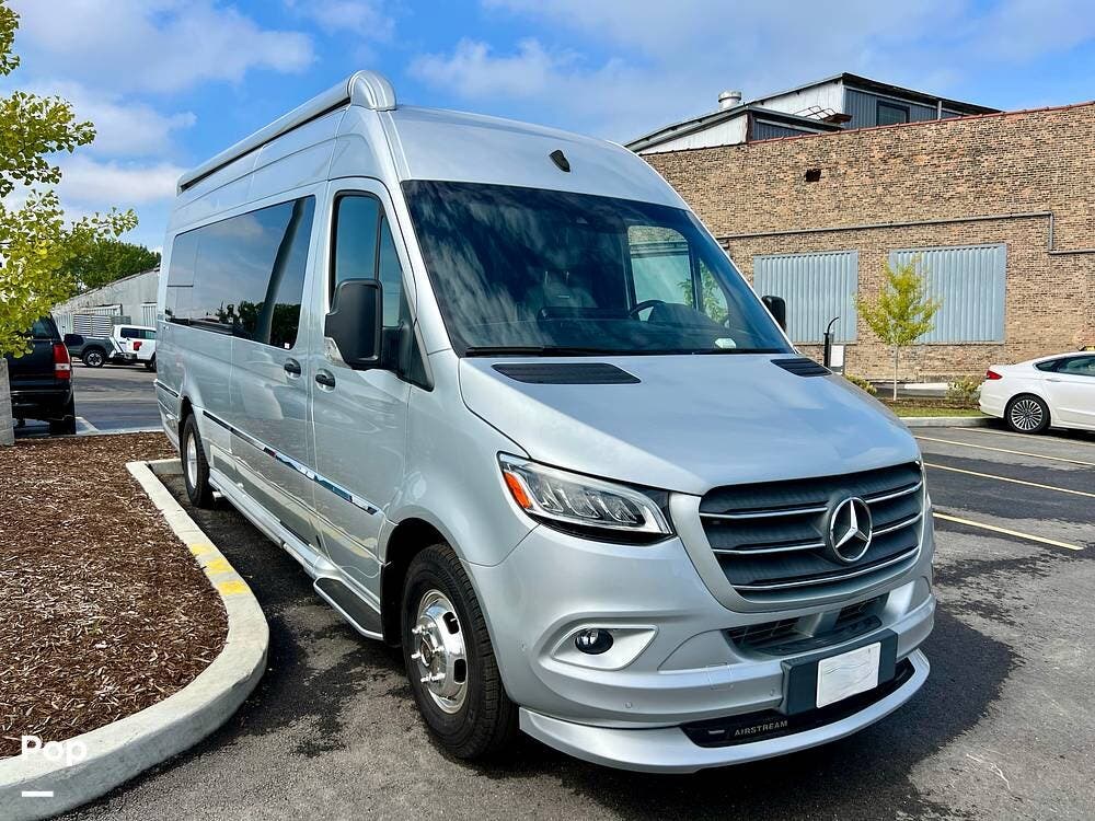 Call now about this 2022 Airstream Interstate 24GT! 2022 Airstream Interstate 24GT - Used Class B For Sale by Pop RVs in Chicago, Illinois features Air Conditioning, Generator, Awning