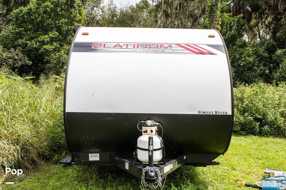 Call now about this 2021 Forest River Wildwood Platinum FSX 179DBKX! 2021 Forest River Wildwood Platinum FSX 179DBKX - Used Travel Trailer For Sale by Pop RVs in Avon Park, Florida features Leveling Jacks, Awning, Air Conditioning
