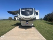 Call now about this 2022 Grand Design Solitude 310GK-R! 2022 Grand Design Solitude 310GK-R - Used Fifth Wheel For Sale by Pop RVs in Smithville, Tennessee features Slideout, Air Conditioning, Awning