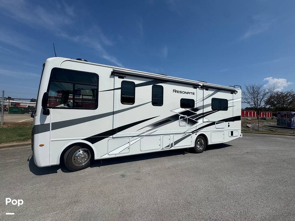 Call now about this 2024 Thor America Resonate 29G! 2024 Thor America Resonate 29G - Used Class A For Sale by Pop RVs in Murfreesboro, Tennessee features Generator, Air Conditioning, Slideout, Awning