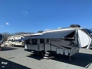 Call now about this 2022 Forest River Reflection 295RL! 2022 Forest River Reflection 295RL - Used Fifth Wheel For Sale by Pop RVs in Tafton, Pennsylvania features Leveling Jacks, Awning, Slideout, Air Conditioning