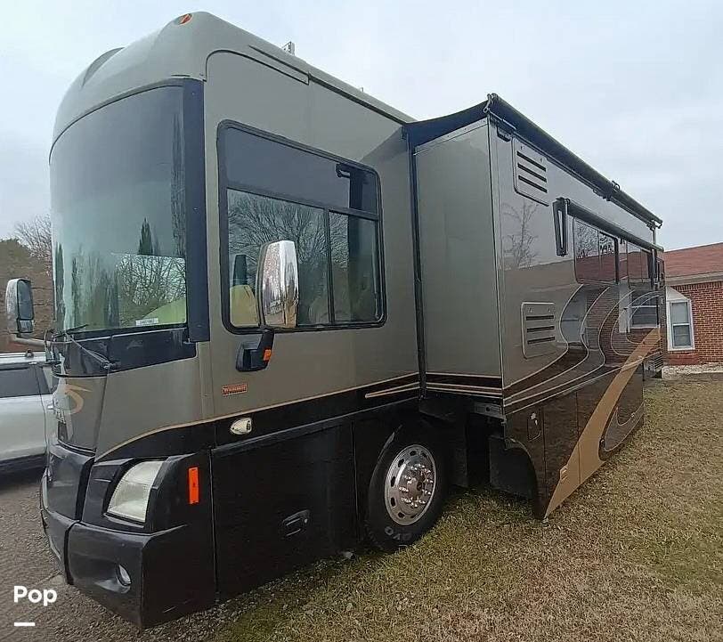 Call now about this 2007 Winnebago Vectra 40TD! 2007 Winnebago Vectra 40TD - Used Diesel Pusher For Sale by Pop RVs in Mcminnville, Tennessee features Generator, Awning, Slideout, Leveling Jacks, Air Conditioning