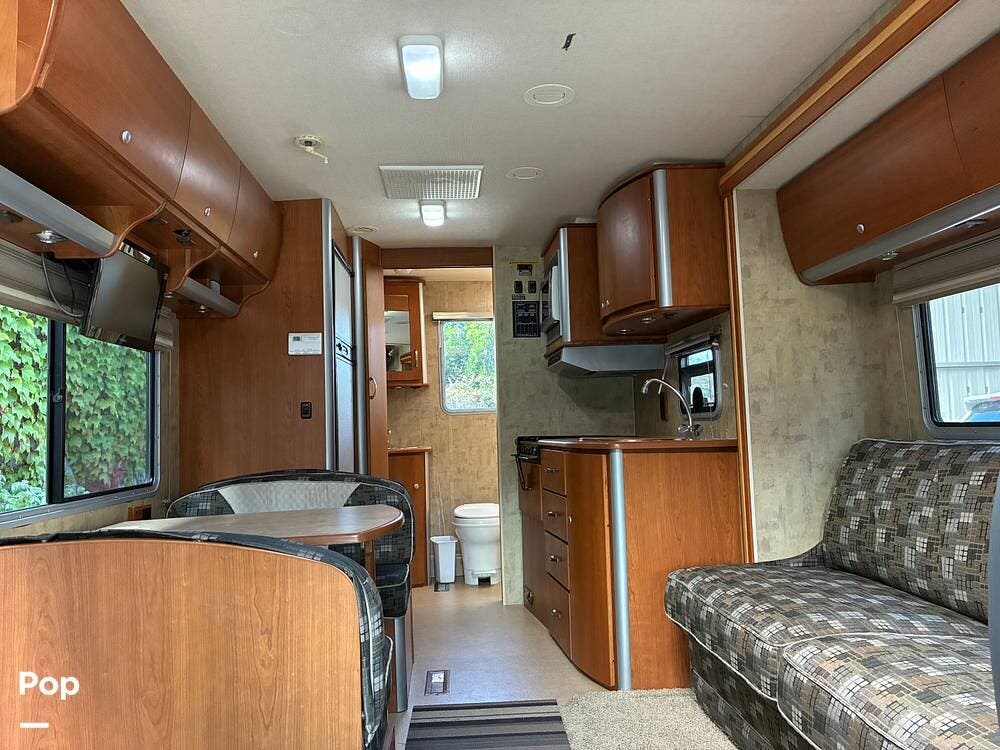 Contact us now about this 2007 Winnebago View 23H! 2007 View 23H by Winnebago from Pop RVs in San Leandro, California