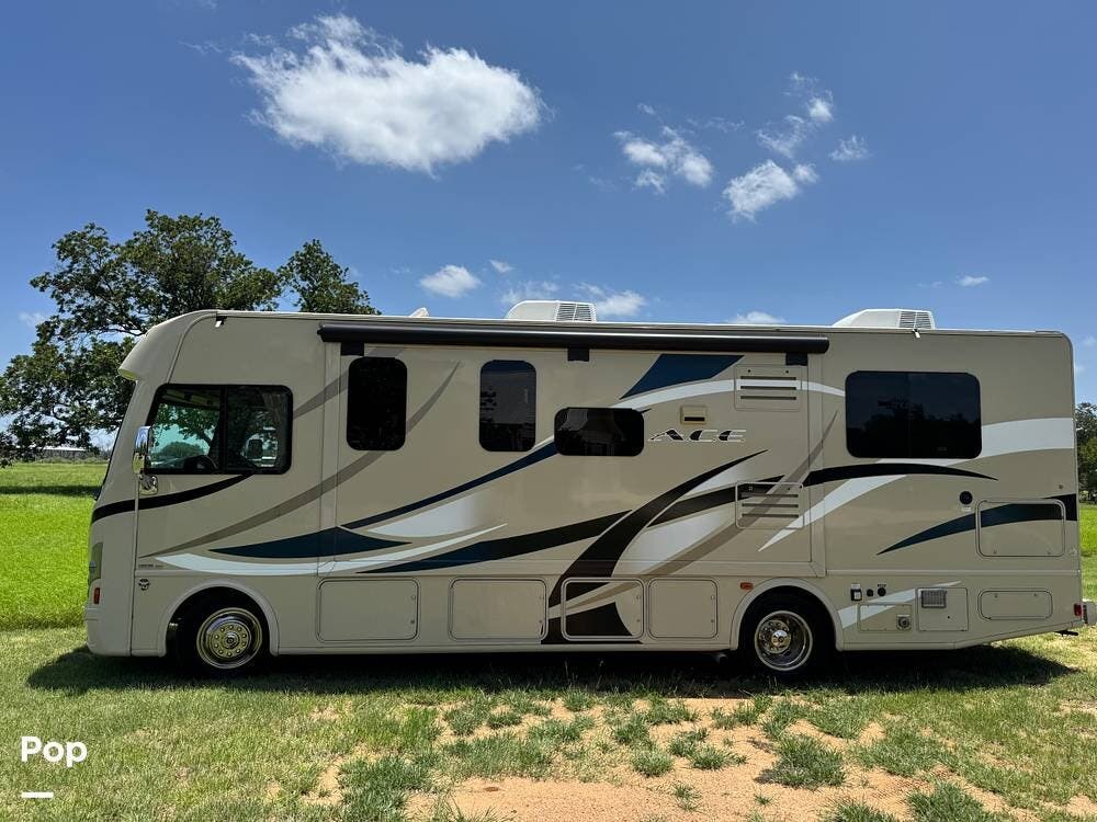 Call now about this 2016 Thor Motor Coach A.C.E. 29.2! 2016 Thor Motor Coach A.C.E. 29.2 - Used Class A For Sale by Pop RVs in Marble Falls, Texas features Leveling Jacks, Air Conditioning, Generator, Awning, Slideout