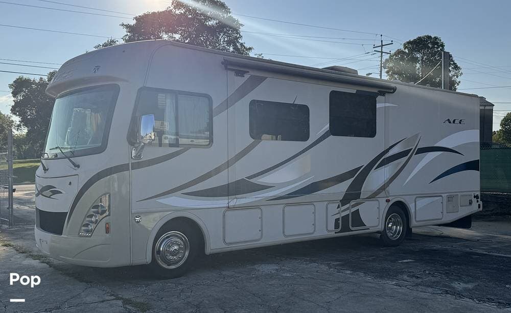 Call now about this 2016 Thor Motor Coach A.C.E. 30.1! 2016 Thor Motor Coach A.C.E. 30.1 - Used Class A For Sale by Pop RVs in Fayetteville, Tennessee features Slideout, Generator, Air Conditioning, Leveling Jacks, Awning