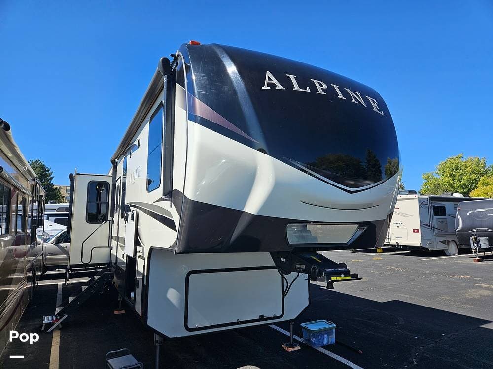 Contact us now about this 2021 Keystone Alpine 3220RL! 2021 Alpine 3220RL by Keystone from Pop RVs in Aurora, Colorado