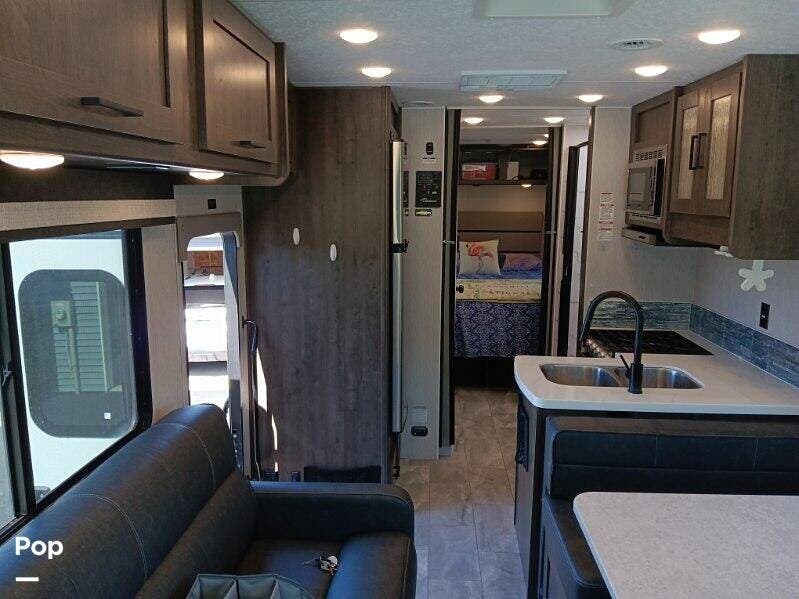 Call now about this 2023 Coachmen Pursuit 27XPS! 2023 Coachmen Pursuit 27XPS - Used Class A For Sale by Pop RVs in Penn Yan, New York features Awning, Generator, Air Conditioning