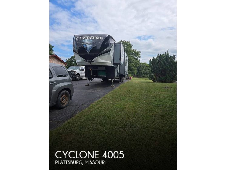 Email now about this 2018 Heartland Cyclone 4005! Used 2018 Heartland Cyclone 4005 available in Plattsburg, Missouri