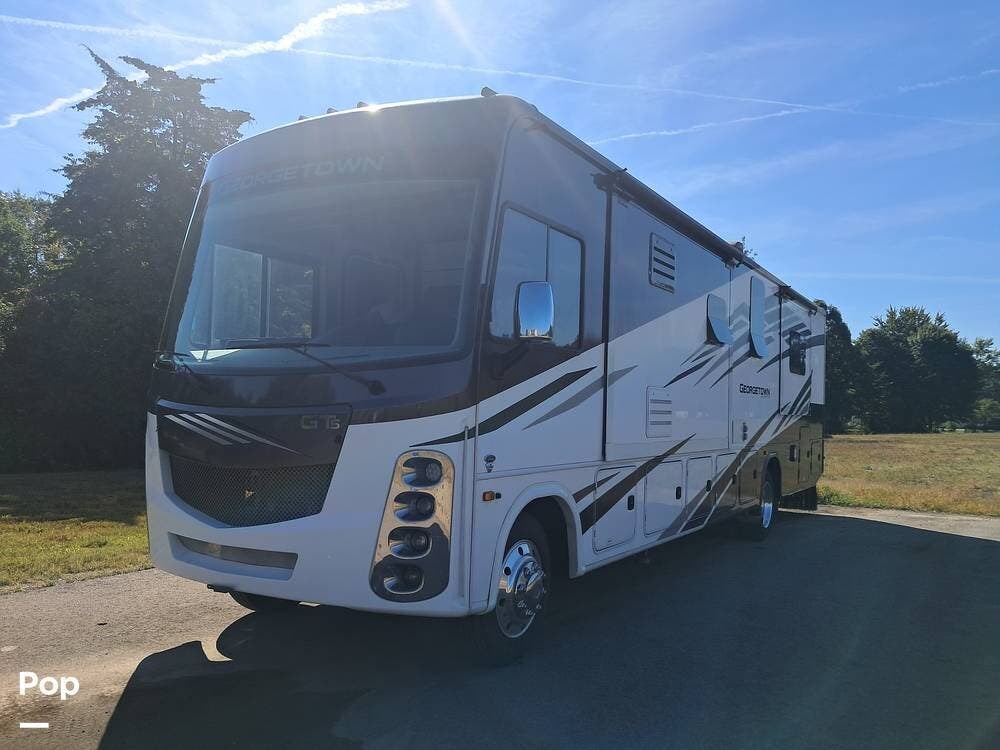 Call now about this 2021 Georgetown GT5 34H5! 2021 Georgetown GT5 34H5 - Used Class A For Sale by Pop RVs in Adrian, Michigan features Generator, Awning, Air Conditioning, Leveling Jacks, Slideout