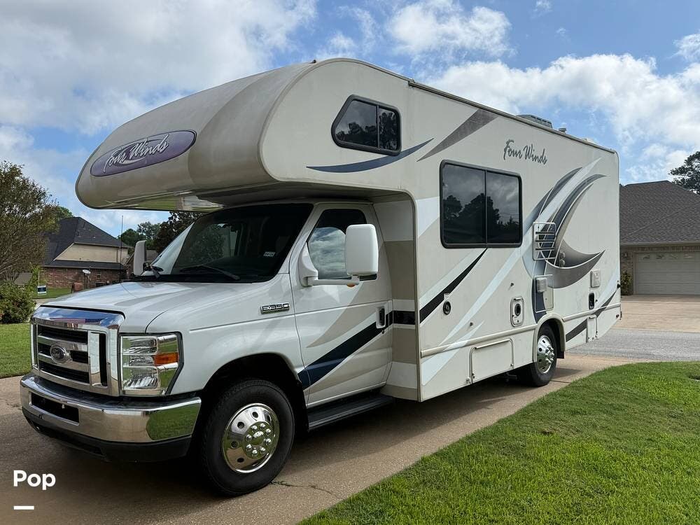 Call now about this 2018 Thor Motor Coach Four Winds 23U! 2018 Thor Motor Coach Four Winds 23U - Used Class C For Sale by Pop RVs in Longview, Texas features Generator, Awning, Air Conditioning