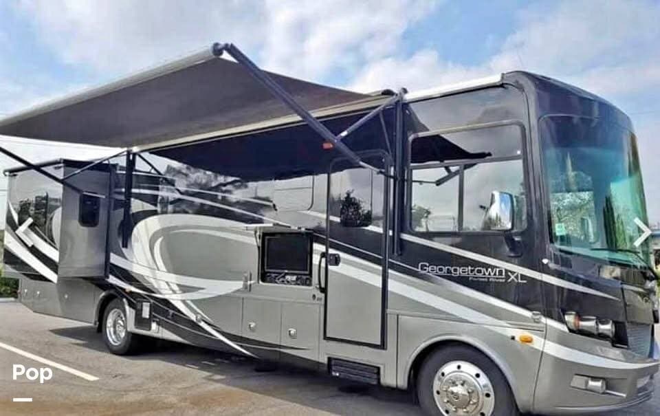 Call now about this 2016 Forest River Georgetown XL 369DS! 2016 Forest River Georgetown XL 369DS - Used Class A For Sale by Pop RVs in Mercersburg, Pennsylvania features Awning, Leveling Jacks, Slideout, Generator, Air Conditioning